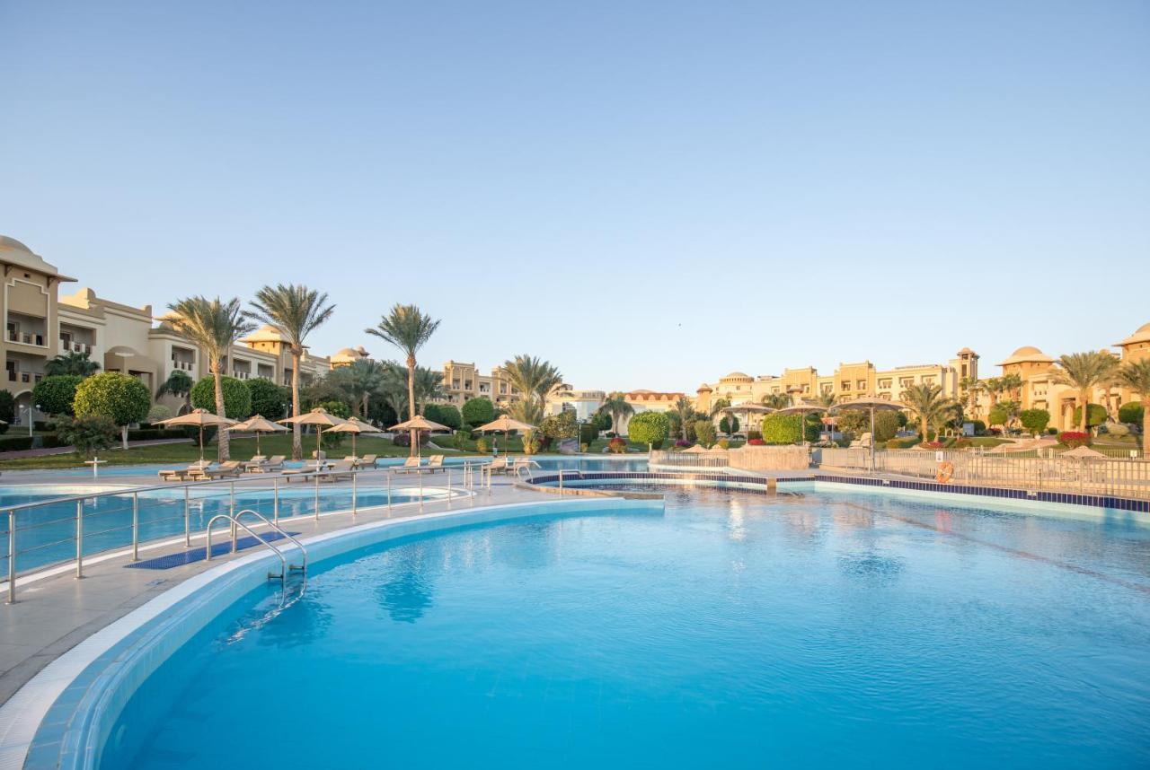 Serenity Alpha Beach - Ex Serenity Makadi Beach Kültér fotó The swimming pool at the resort