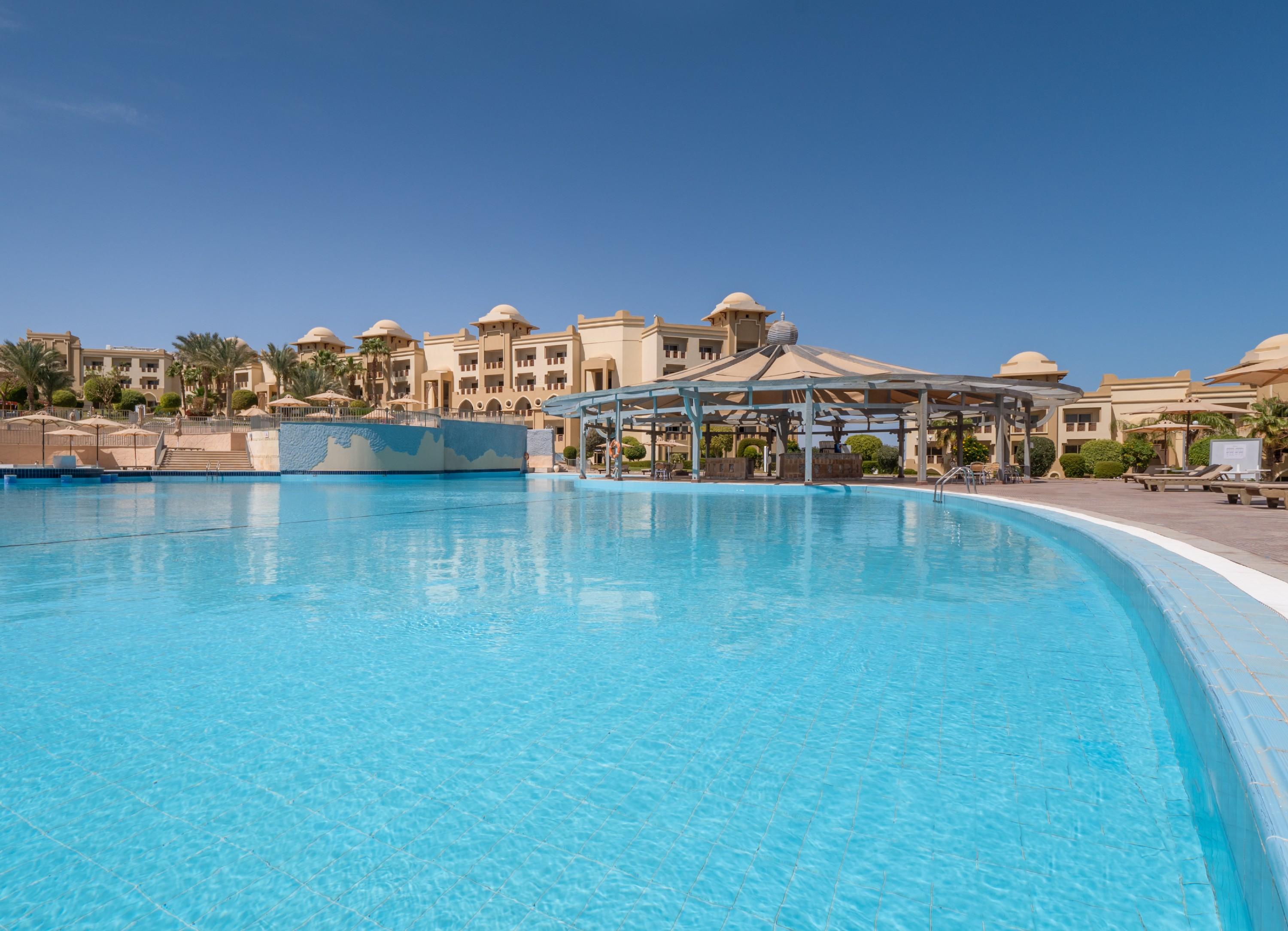 Serenity Alpha Beach - Ex Serenity Makadi Beach Kültér fotó The swimming pool at the Hilton Sharm El Sheikh